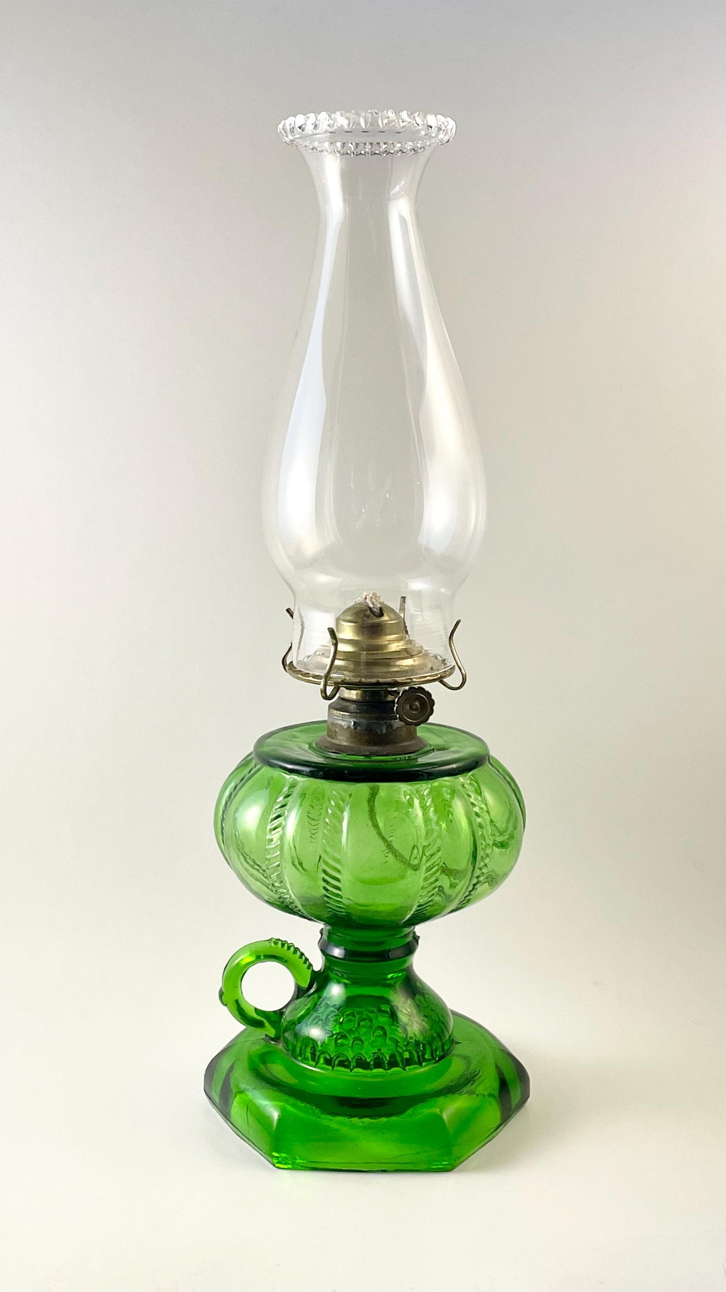 Late Victorian Findlay Green Fishscale and Cable Finger Oil Lamp / Dalzell, Gilmore and Leighton / Vintage Repaired Ebling Collar