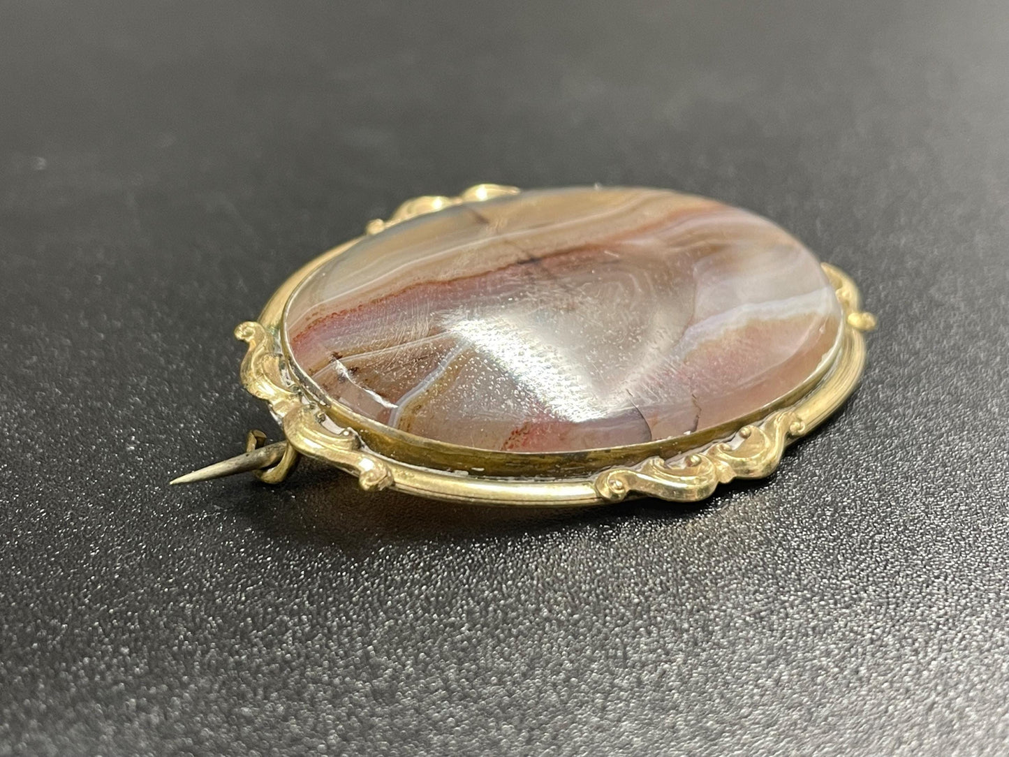 Victorian Gold Gilt Brooch with Agate Stone