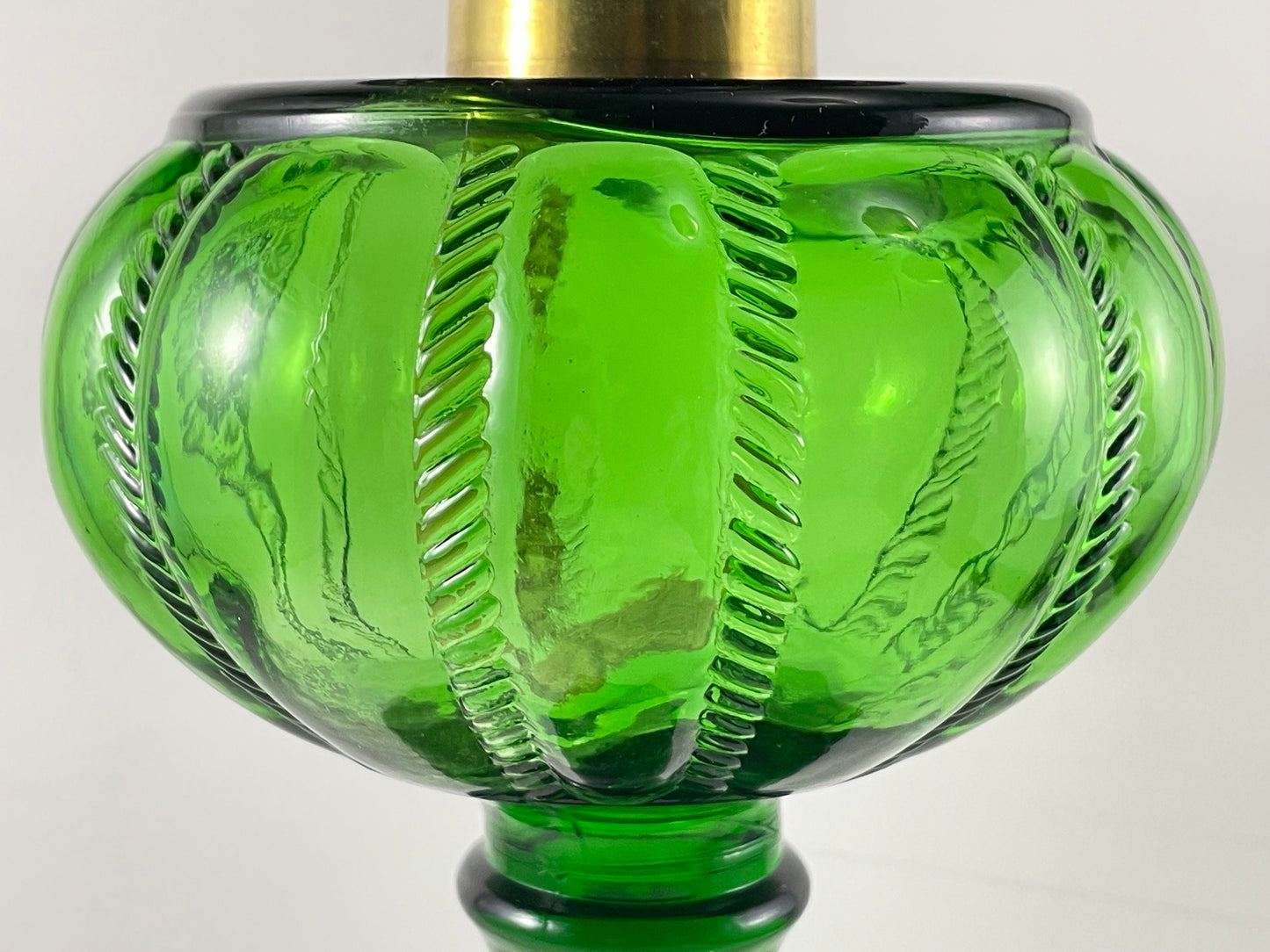 Late Victorian Findlay Green Fishscale and Cable Oil Lamp / Dalzell, Gilmore and Leighton / Ebling Collar / Queen Mary Burner