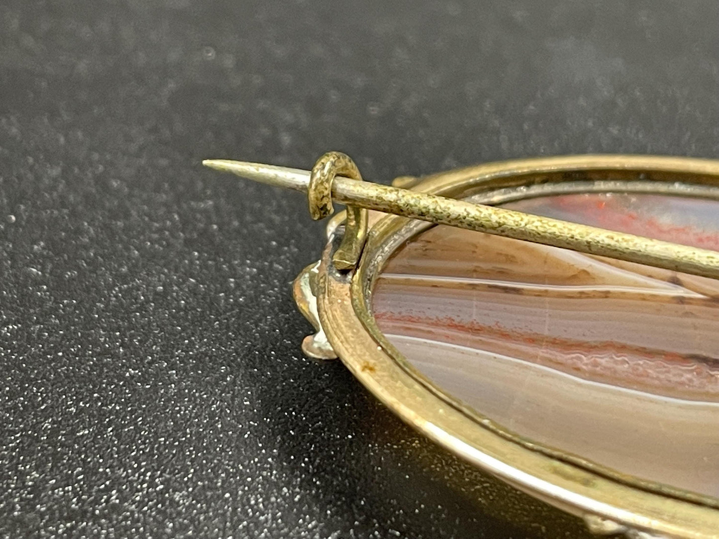 Victorian Gold Gilt Brooch with Agate Stone
