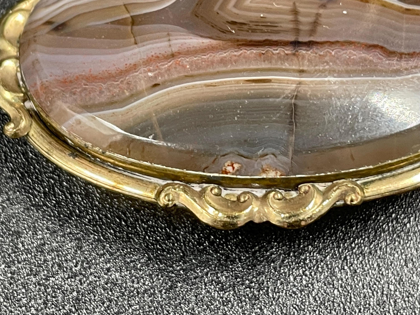 Victorian Gold Gilt Brooch with Agate Stone
