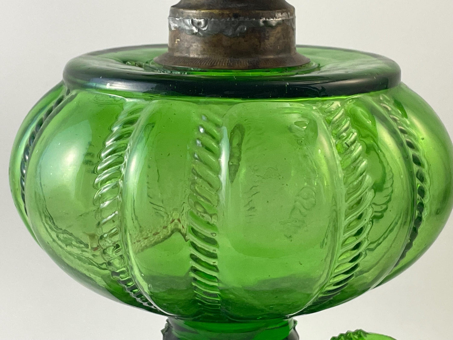 Late Victorian Findlay Green Fishscale and Cable Finger Oil Lamp / Dalzell, Gilmore and Leighton / Vintage Repaired Ebling Collar