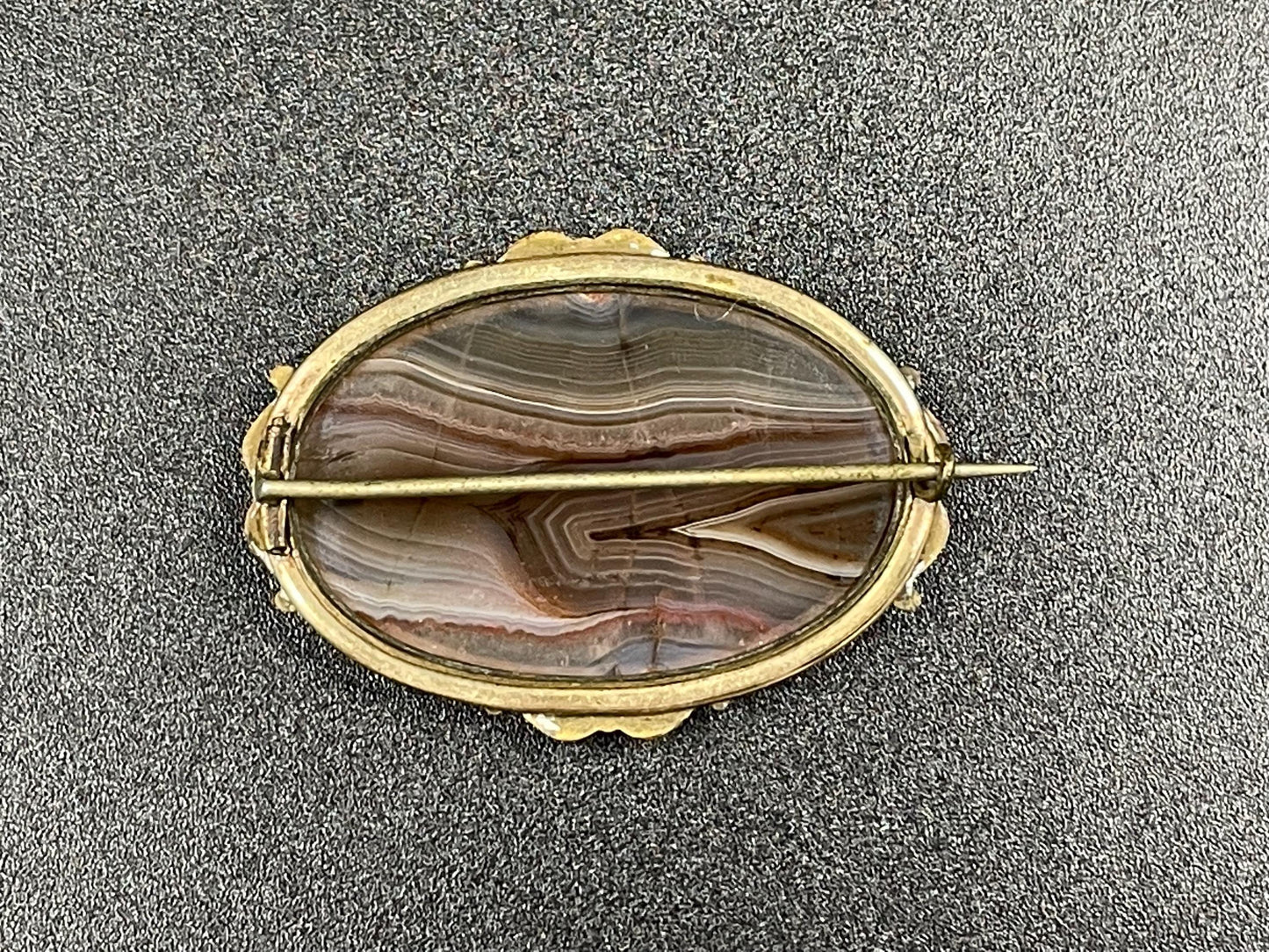 Victorian Gold Gilt Brooch with Agate Stone