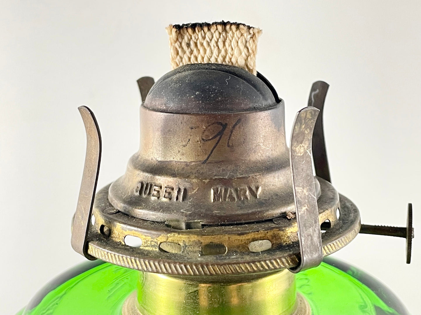 Late Victorian Findlay Green Fishscale and Cable Oil Lamp / Dalzell, Gilmore and Leighton / Ebling Collar / Queen Mary Burner