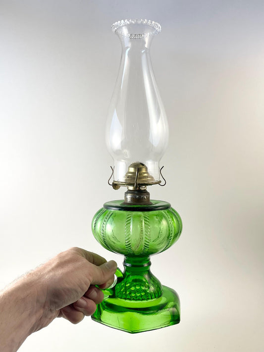 Late Victorian Findlay Green Fishscale and Cable Finger Oil Lamp / Dalzell, Gilmore and Leighton / Vintage Repaired Ebling Collar