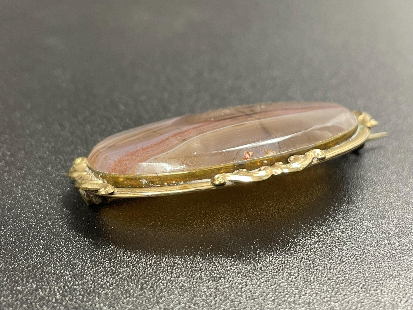 Victorian Gold Gilt Brooch with Agate Stone