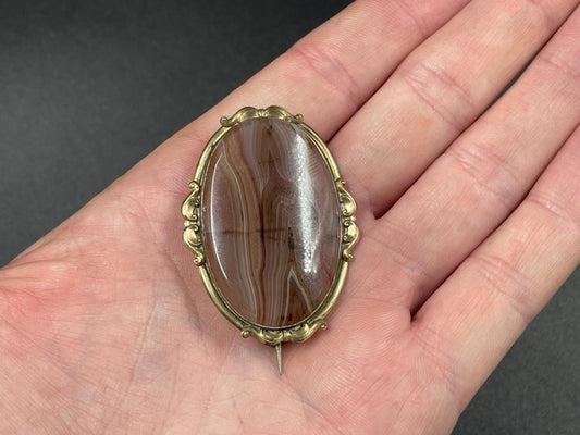 Victorian Gold Gilt Brooch with Agate Stone