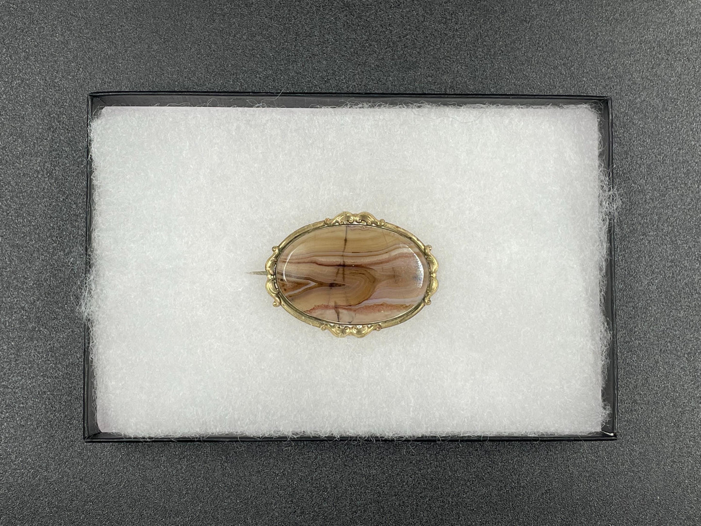 Victorian Gold Gilt Brooch with Agate Stone